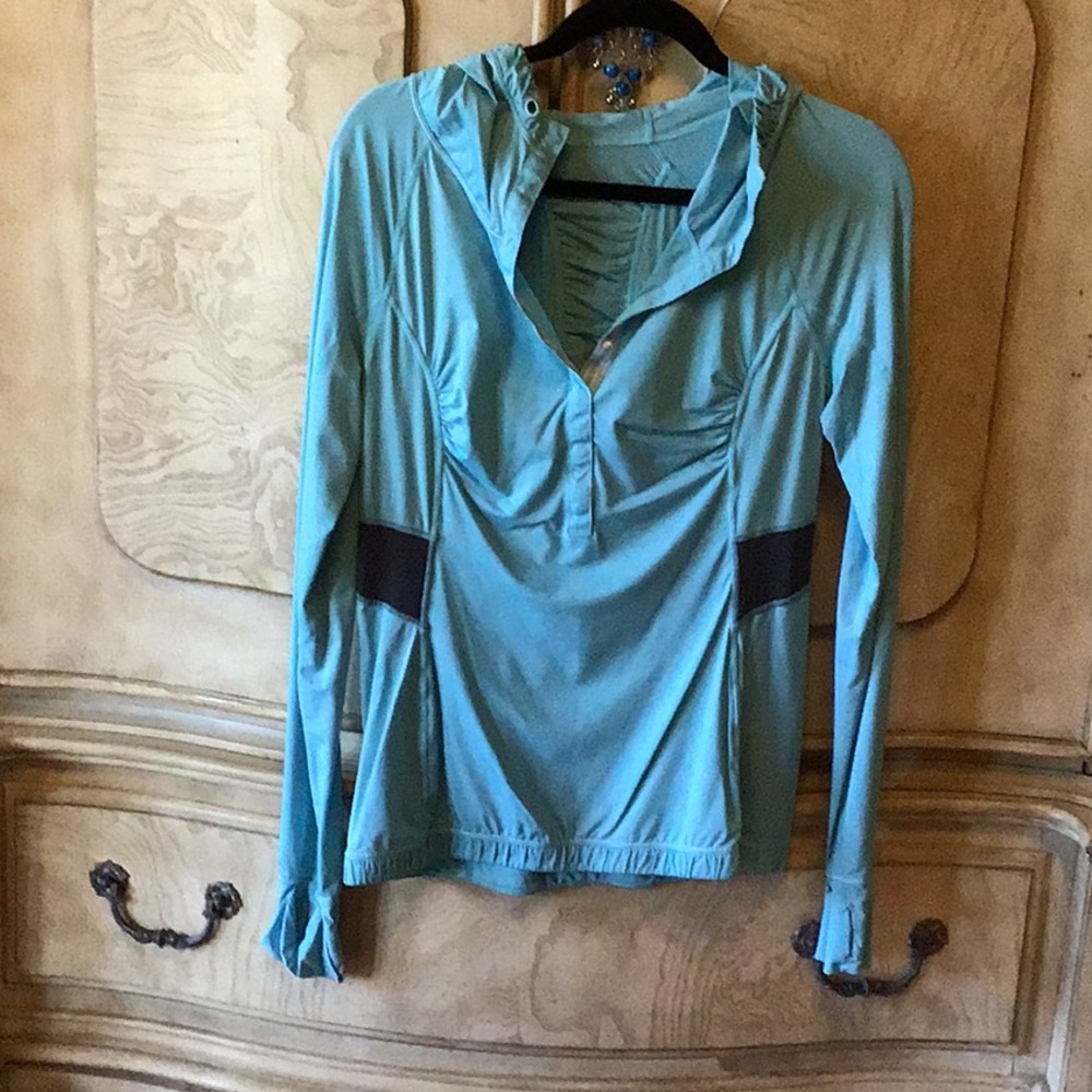 🌷LULULEMON TOP NO TAG FITS SIZE 8-10